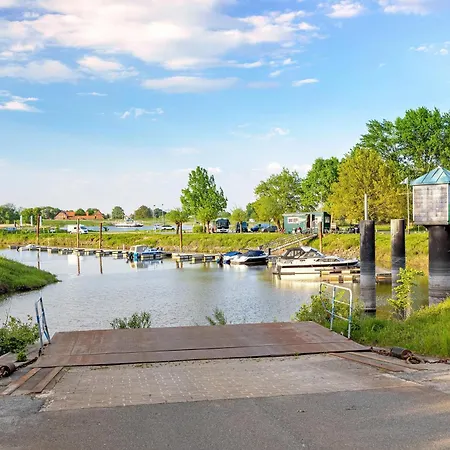Am Faehrhafen Neu Darchau